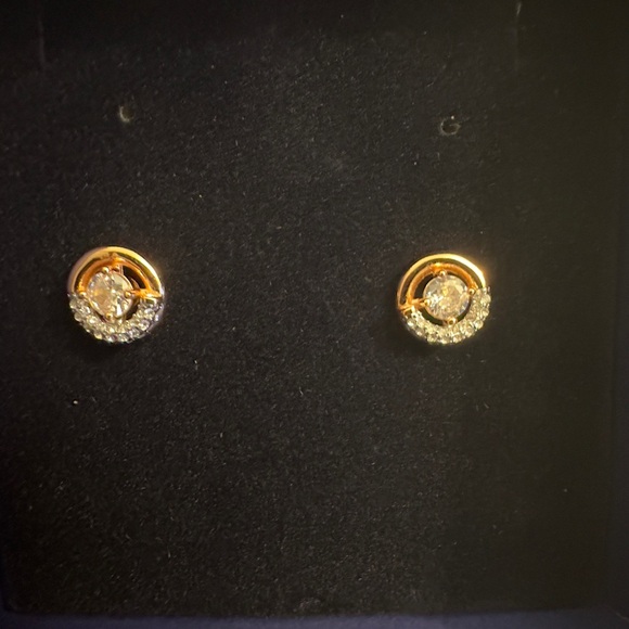 Swarovski Dextera stud earrings
Round cut, White, Rose gold-tone plated studs - Picture 7 of 8